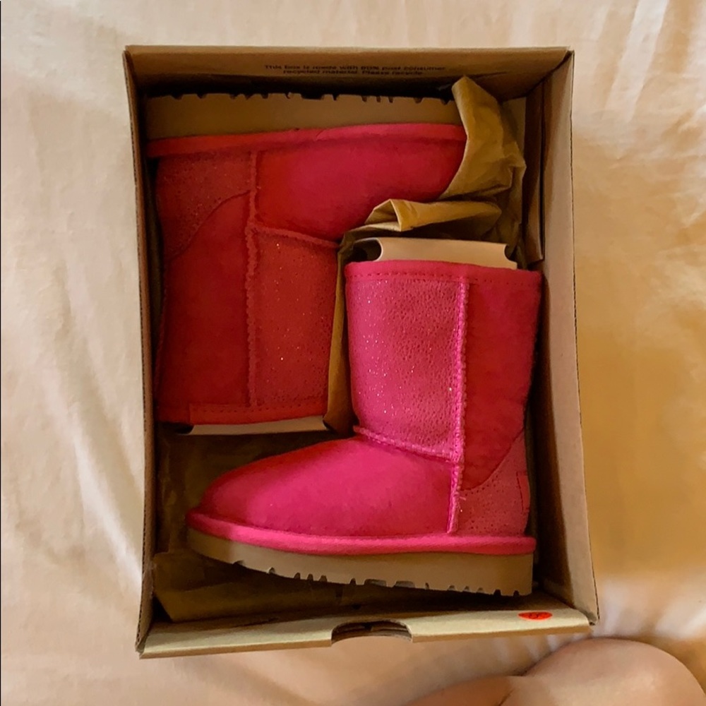 NWT Ugg T-Classic short boot Serein in pink